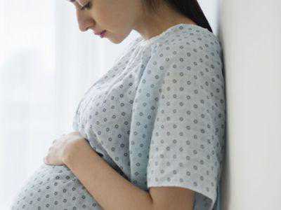 怀孕两个月出现少量出血，是否正常？